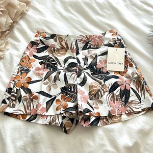 Olivia Grey shorts XS stretch! New w tags!